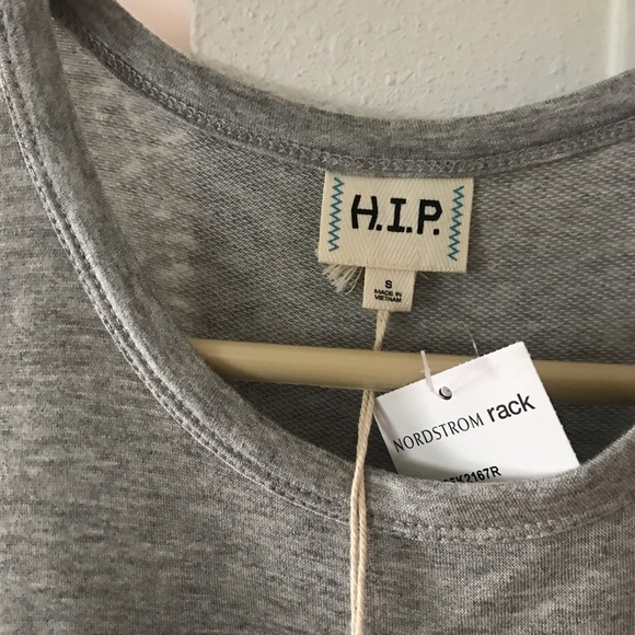 HIP....cold shoulder ruffled‎ top - Picture 3 of 4